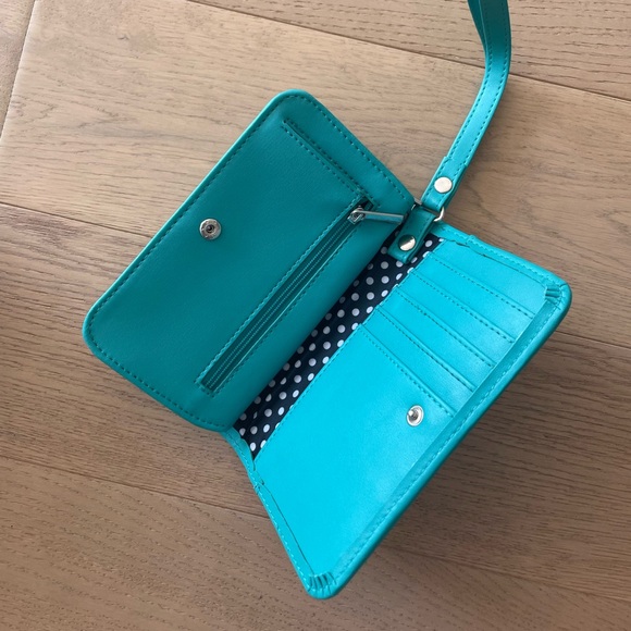 BNWT wallet/wristlet - Picture 2 of 3